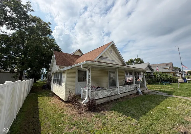 Photo 3 of Sale Pending at 515 J St, Bedford, IN 47421 | MLS# 22121757 | Listing updated on 2026-10-02