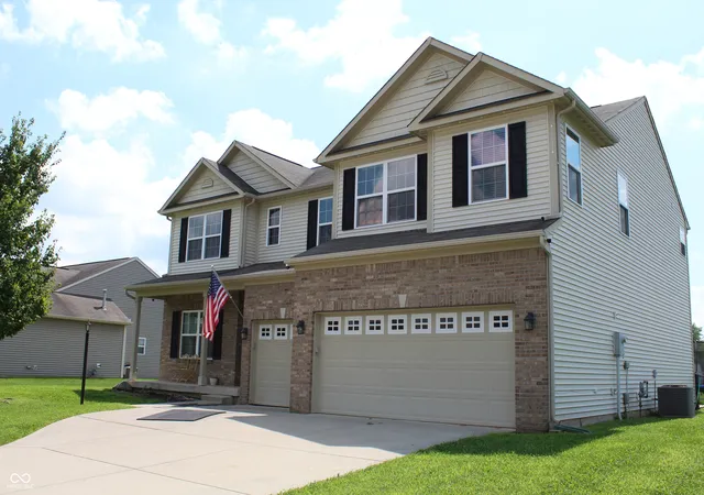 Photo 3 of Single family home for sale at 6737 Wilmot Ln, Avon, IN 46123 | MLS# 22121759 | Listing updated on 2026-09-27