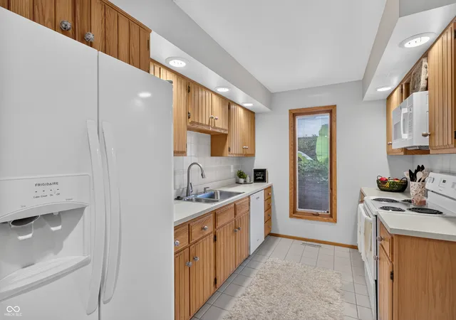 Photo 3 of Condo for sale at 3177 Sycamore Dr #5A, Columbus, IN 47203 | MLS# 22121808 | Listing updated on 2026-09-30