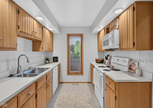 Photo 3 of Condo for sale at 3177 Sycamore Dr #5A, Columbus, IN 47203 | MLS# 22121808 | Listing updated on 2026-09-30