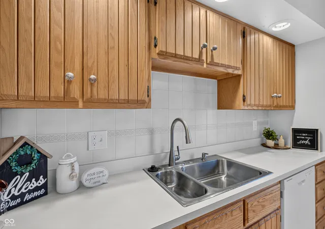 Photo 4 of Condo for sale at 3177 Sycamore Dr #5A, Columbus, IN 47203 | MLS# 22121808 | Listing updated on 2026-09-30