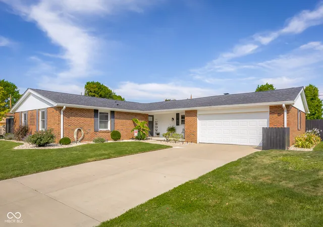 Photo 1 of Single family home for sale at 4520 Woodcrest Dr, Columbus, IN 47203 | MLS# 22121809 | Listing updated on 2026-09-08