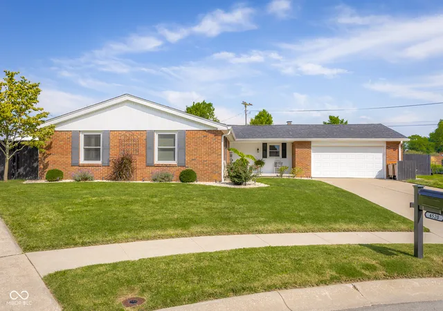 Photo 2 of Single family home for sale at 4520 Woodcrest Dr, Columbus, IN 47203 | MLS# 22121809 | Listing updated on 2026-09-08
