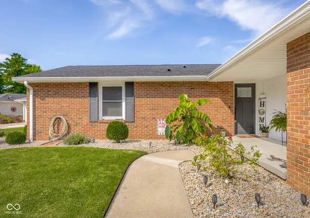 Photo 4 of Single family home for sale at 4520 Woodcrest Dr, Columbus, IN 47203 | MLS# 22121809 | Listing updated on 2026-09-08