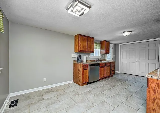 Photo 6 of Single family home for sale at 4125 S Gerrard Dr, Indianapolis, IN 46221 | MLS# 22121820 | Listing updated on 2026-10-07