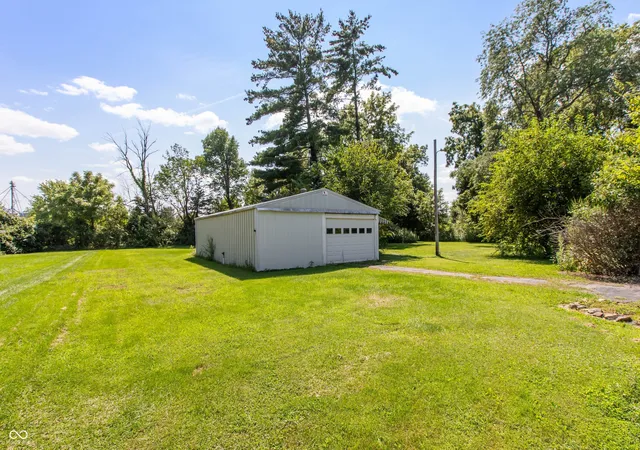 Photo 3 of Single family home for sale at 9535 E County Road 1000 N, Brownsburg, IN 46112 | MLS# 22121829 | Listing updated on 2026-09-24
