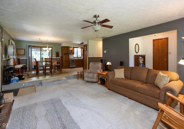 Photo 4 of Single family home for sale at 9535 E County Road 1000 N, Brownsburg, IN 46112 | MLS# 22121829 | Listing updated on 2026-09-24