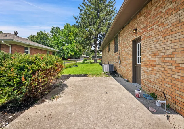 Photo 4 of Single family home for sale at 340 N Edmondson Ave, Indianapolis, IN 46219 | MLS# 22121857 | Listing updated on 2026-10-01
