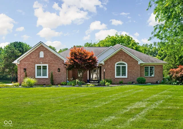 Photo 1 of Single family home for sale at 1595 Blue Phlox Dr, Avon, IN 46123 | MLS# 22121888 | Listing updated on 2026-09-23