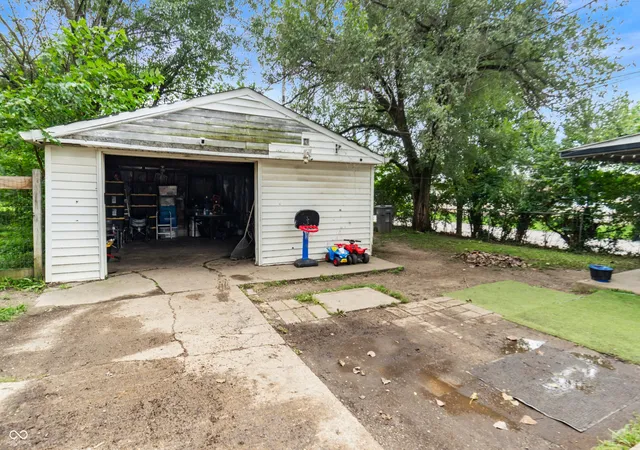 Photo 12 of Single family home for sale at 5201 E 34th St, Indianapolis, IN 46218 | MLS# 22121890 | Listing updated on 2026-08-27