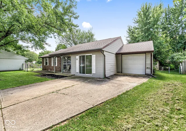 Photo 2 of Single family home for sale at 10531 Mohave Ct, Indianapolis, IN 46235 | MLS# 22121896 | Listing updated on 2026-10-28