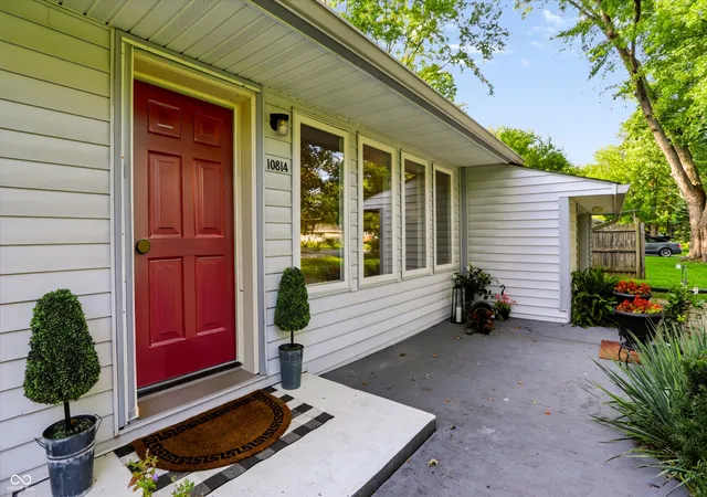 Photo 3 of Single family home for sale at 10814 Broadway St, Carmel, IN 46280 | MLS# 22121912 | Listing updated on 2026-09-24