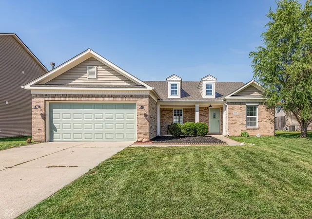 Photo 1 of Single family home for sale at 10296 Crooked Stick Dr, Brownsburg, IN 46112 | MLS# 22121920 | Listing updated on 2026-09-21
