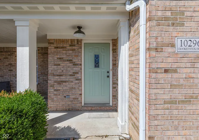 Photo 2 of Single family home for sale at 10296 Crooked Stick Dr, Brownsburg, IN 46112 | MLS# 22121920 | Listing updated on 2026-09-21
