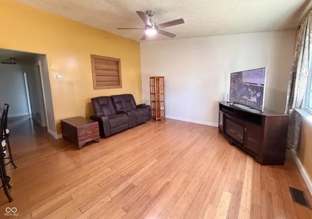 3rd image of 1026 Fox Trace Dr, Anderson, IN 46013 | MLS# 22121947