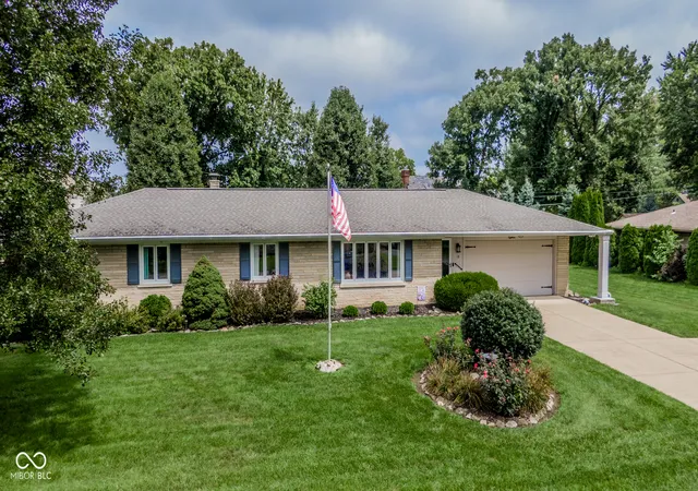 1st image of 18 Fairfield Dr, Brownsburg, IN 46112 | MLS# 22121956