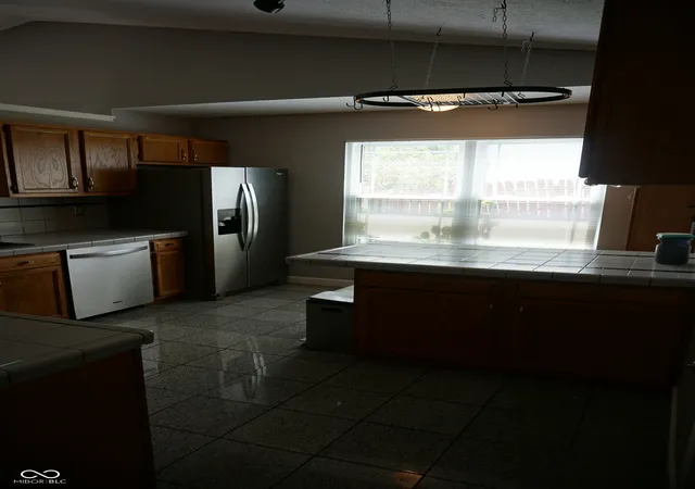 Photo 4 of Single family home for sale at 679 Redfox Ct S, Greenwood, IN 46142 | MLS# 22121962 | Listing updated on 2026-10-05