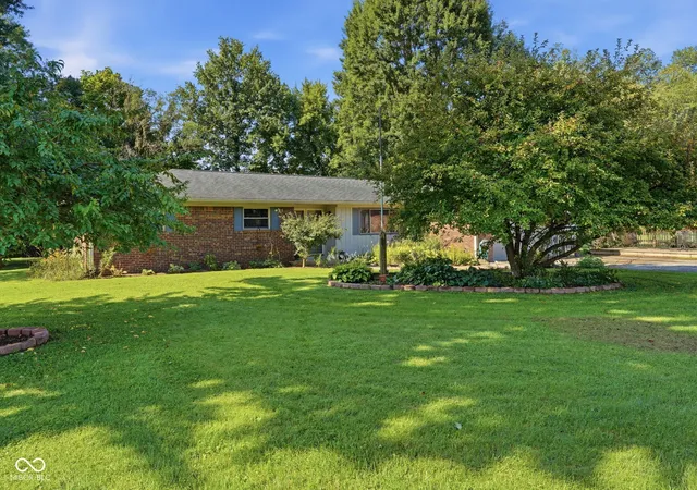 Photo 2 of Single family home for sale at 10 U Dr, Cloverdale, IN 46120 | MLS# 22121973 | Listing updated on 2026-09-30