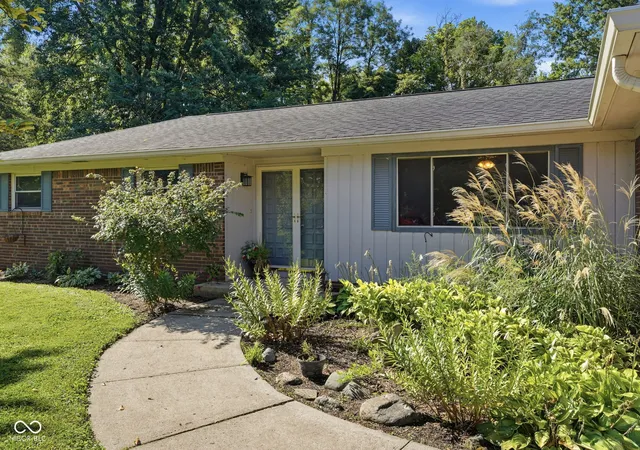 Photo 3 of Single family home for sale at 10 U Dr, Cloverdale, IN 46120 | MLS# 22121973 | Listing updated on 2026-09-30