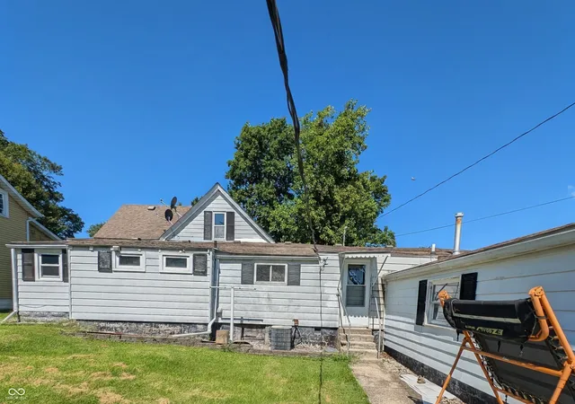 16th image of 121 S High St, Jamestown, IN 46147 | MLS# 22121974