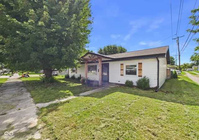 Photo 2 of Single family home for sale at 210 S 27th St, Elwood, IN 46036 | MLS# 22121979 | Listing updated on 2026-09-01