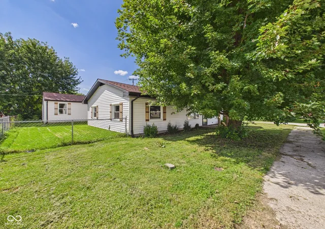 Photo 3 of Single family home for sale at 210 S 27th St, Elwood, IN 46036 | MLS# 22121979 | Listing updated on 2026-09-01