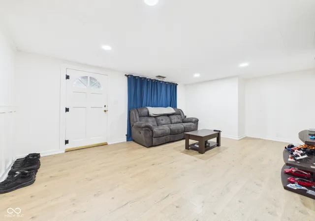 Photo 3 of Single family home for sale at 210 S 27Th St, Elwood, IN 46036 | MLS# 22121979 | Listing updated on 2026-09-01
