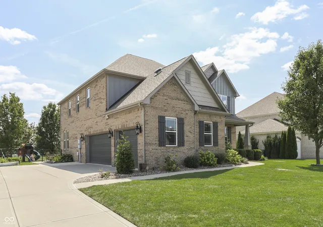 Photo 3 of Sale Pending at 3681 Woodvine Dr, Bargersville, IN 46106 | MLS# 22121981 | Listing updated on 2026-09-24