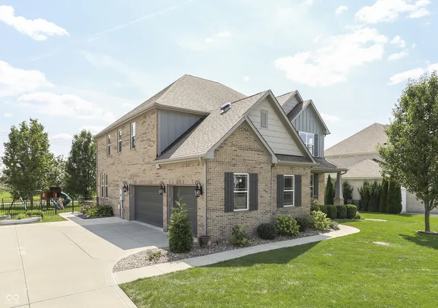 Photo 4 of Sale Pending at 3681 Woodvine Dr, Bargersville, IN 46106 | MLS# 22121981 | Listing updated on 2026-09-24