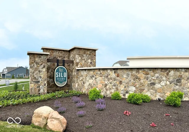 2nd image of 12566 Cattle Ridge Dr, Noblesville, IN 46060 | MLS# 22121988