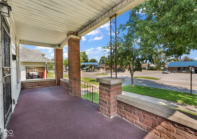 Photo 3 of Sale Pending at 830 Elm St, Clinton, IN 47842 | MLS# 22121990 | Listing updated on 2026-09-21