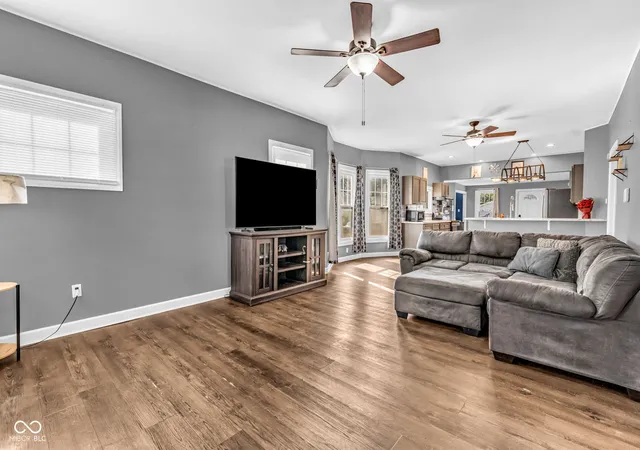 Photo 4 of Sale Pending at 830 Elm St, Clinton, IN 47842 | MLS# 22121990 | Listing updated on 2026-09-21