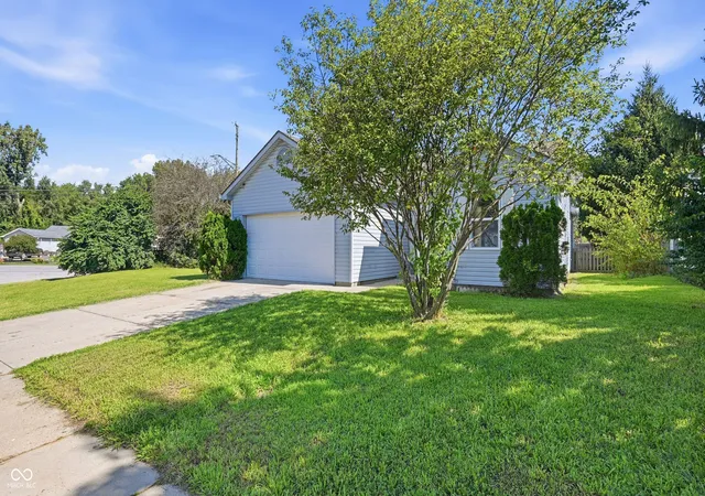Photo 3 of Sale Pending at 3029 Seerley Creek Dr, Indianapolis, IN 46241 | MLS# 22121994 | Listing updated on 2026-09-01