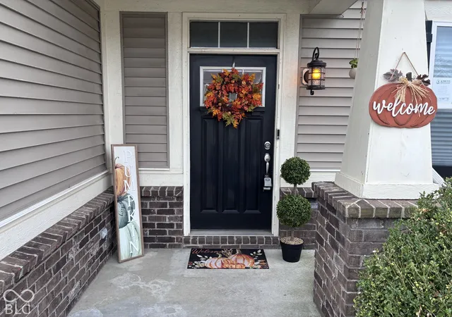 Photo 2 of Single family home for sale at 1217 Old Vines Trl, Greenwood, IN 46143 | MLS# 22122008 | Listing updated on 2026-09-30