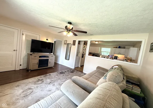 Photo 4 of Sale Pending at 26 Center Dr, Crawfordsville, IN 47933 | MLS# 22122011 | Listing updated on 2026-09-26