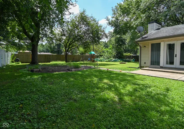 Photo 2 of Single family home for sale at 615 W Stop 11 Rd, Indianapolis, IN 46217 | MLS# 22122014 | Listing updated on 2026-10-23