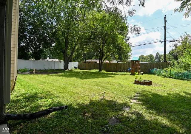 Photo 3 of Single family home for sale at 615 W Stop 11 Rd, Indianapolis, IN 46217 | MLS# 22122014 | Listing updated on 2026-10-23