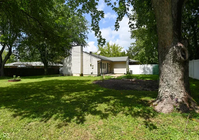 Photo 4 of Single family home for sale at 615 W Stop 11 Rd, Indianapolis, IN 46217 | MLS# 22122014 | Listing updated on 2026-10-23