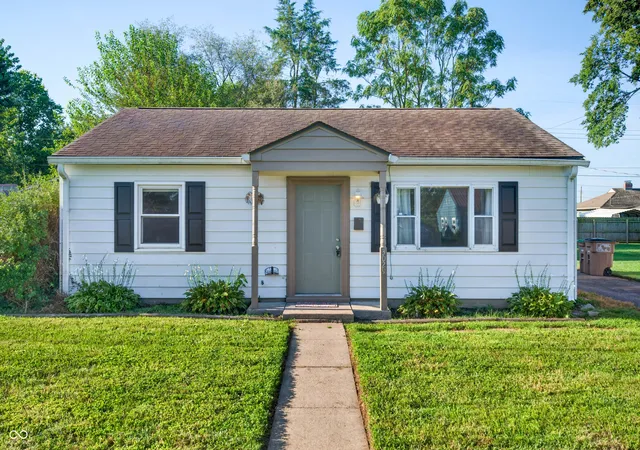 1st image of 3029 14th St, Columbus, IN 47201 | MLS# 22122017