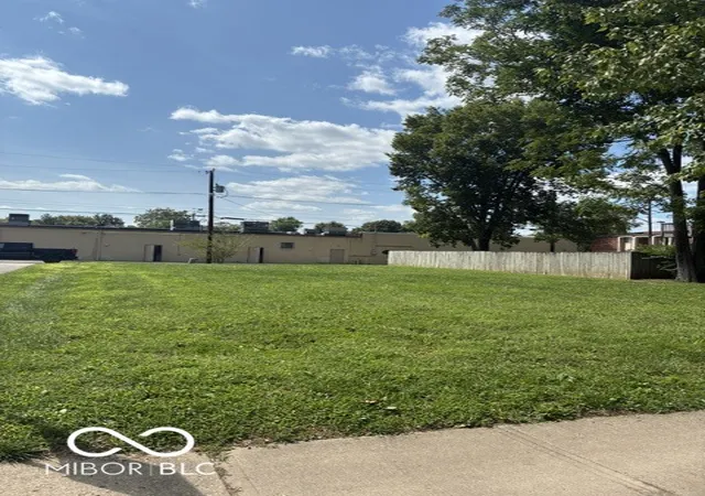 1st image of 6520 Carrollton Ave, Indianapolis, IN 46220 | MLS# 22122040