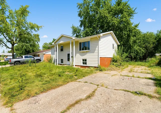 Photo 1 of Single family home for sale at 3925 Kivet Ct, Indianapolis, IN 46235 | MLS# 22122042 | Listing updated on 2026-09-04