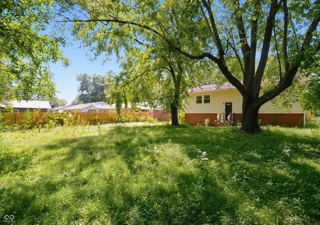 Photo 4 of Single family home for sale at 3925 Kivet Ct, Indianapolis, IN 46235 | MLS# 22122042 | Listing updated on 2026-09-04
