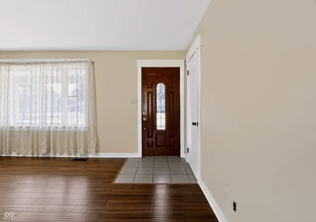 Photo 3 of Single family home for sale at 1302 E Jefferson St, Franklin, IN 46131 | MLS# 22122047 | Listing updated on 2026-08-26