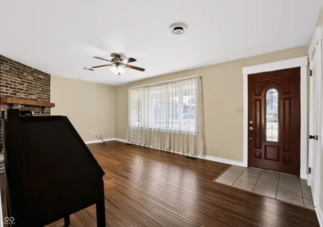 Photo 3 of Sale Pending at 1302 E Jefferson St, Franklin, IN 46131 | MLS# 22122047 | Listing updated on 2026-10-06