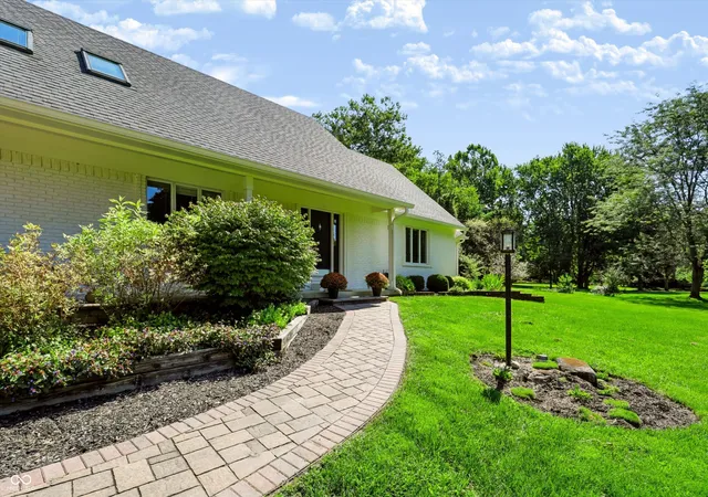 Photo 4 of Sale Pending at 5001 Somerset Ln, Zionsville, IN 46077 | MLS# 22122071 | Listing updated on 2026-10-23