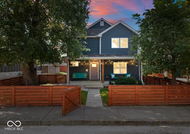 1st image of 819 Lincoln St, Indianapolis, IN 46203 | MLS# 22122089