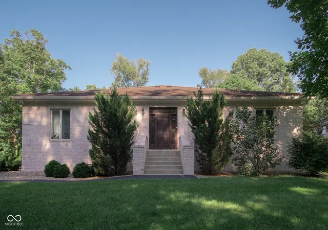 Photo 1 of Single family home for sale at 11833 Westwood Dr, Carmel, IN 46033 | MLS# 22122092 | Listing updated on 2026-08-31