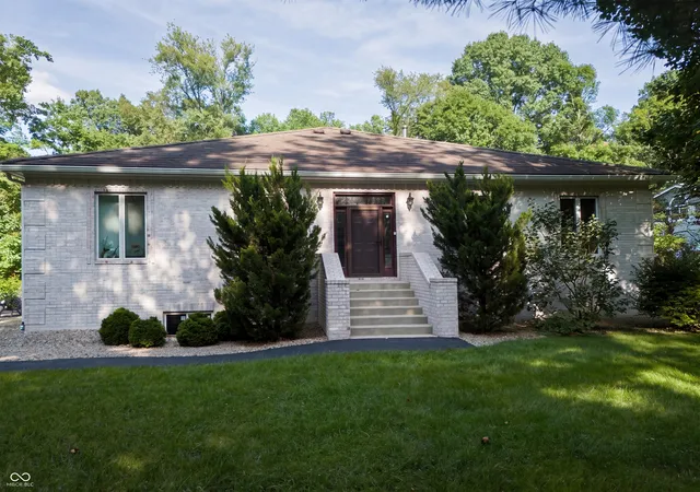Photo 4 of Single family home for sale at 11833 Westwood Dr, Carmel, IN 46033 | MLS# 22122092 | Listing updated on 2026-08-31