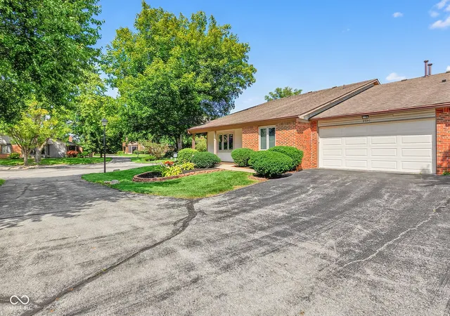 Photo 2 of Sale Pending at 2541 N Willow Wy, Indianapolis, IN 46268 | MLS# 22122094 | Listing updated on 2026-08-30