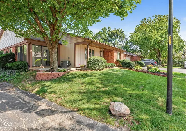 Photo 2 of Sale Pending at 2541 N Willow Wy, Indianapolis, IN 46268 | MLS# 22122094 | Listing updated on 2026-08-30